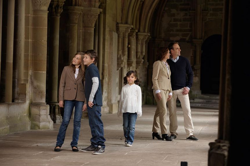 Photo: Staatliche Schlösser und Gärten Baden-Württemberg, Niels Schubert Visitors in the cloister at Maulbronn Monastery