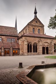 Kloster Maulbronn, Frontansicht der Klosterkirche von Außen 