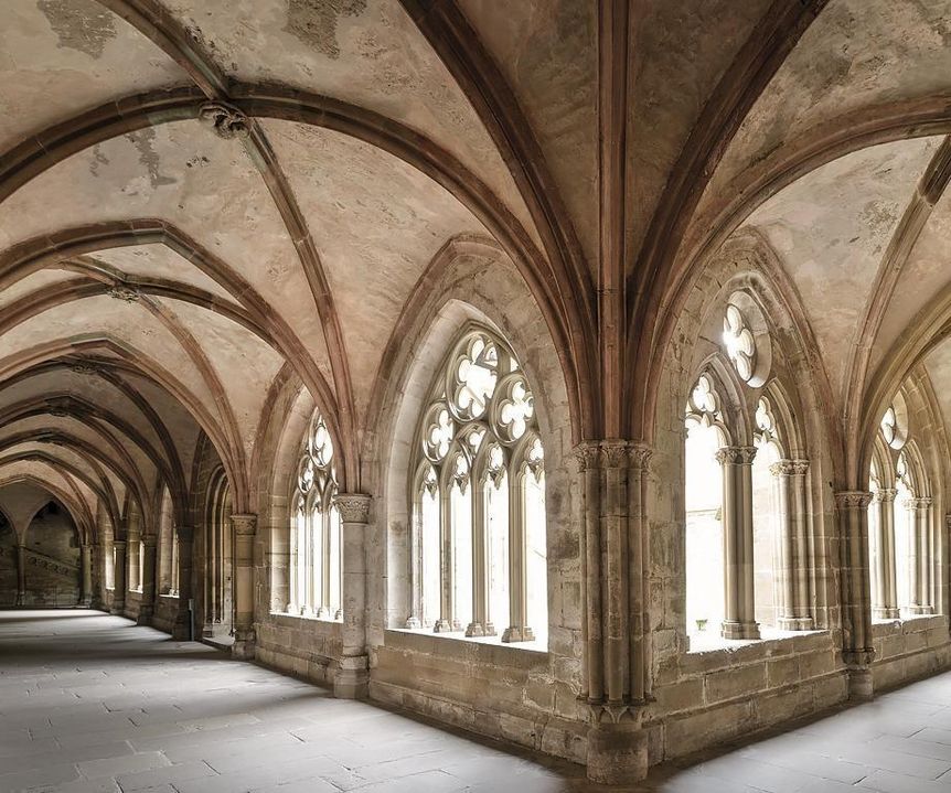 Le cloître du monastère de Maulbronn 