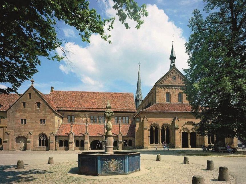 Kloster Maulbronn, Brunnen vor dem Kloster