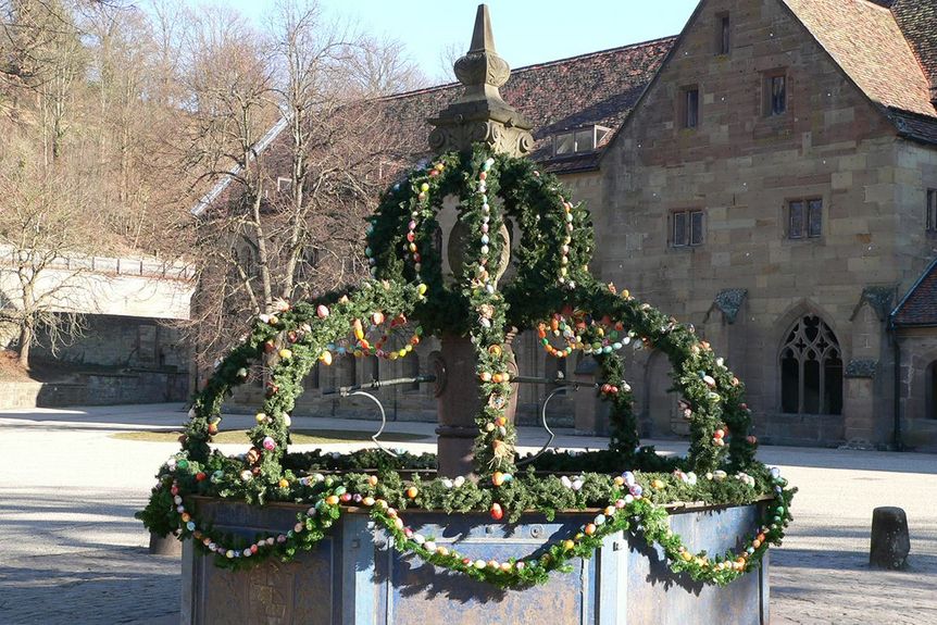 Kloster Maulbronn, außen, Osterbrunnen